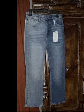 Women’s Ankle Crop Jeans in Faded Blue — Classic High-Rise